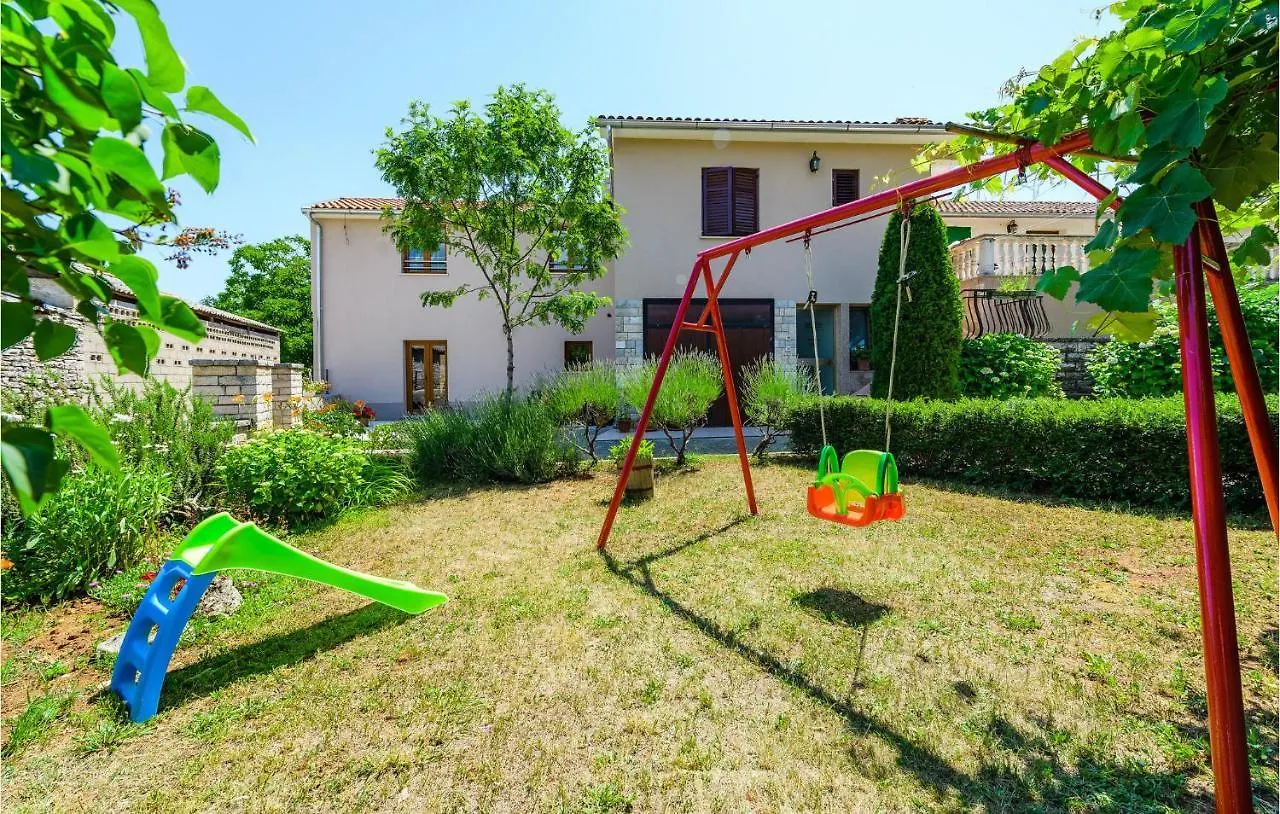 Holiday home 2 Bedroom Lovely Home In Katun Lindarski,Pazin