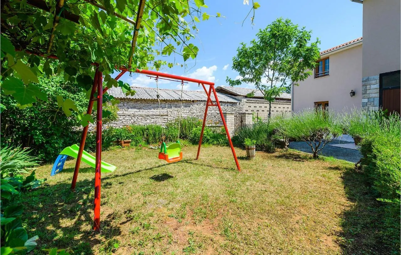 2 Bedroom Lovely Home In Katun Lindarski,Pazin