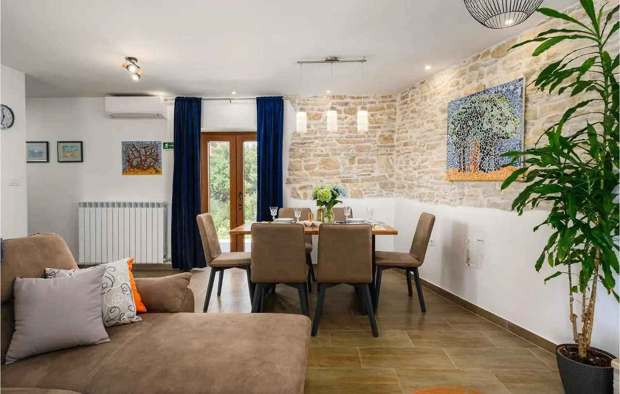 2 Bedroom Lovely Home In Katun Lindarski,Pazin