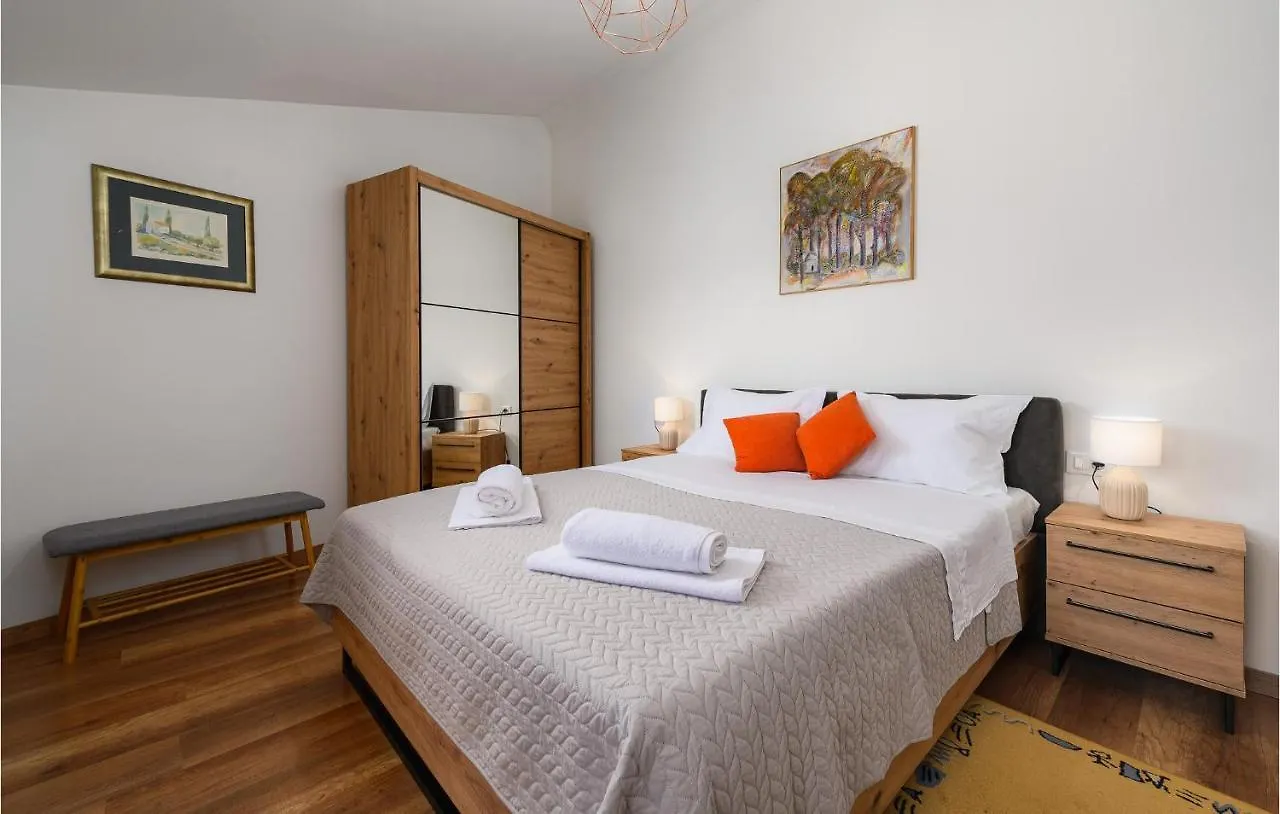 2 Bedroom Lovely Home In Katun Lindarski,Pazin